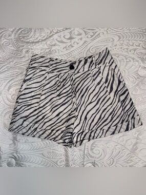 VENUS Zebra-Print High Waist Shorts - Black & White